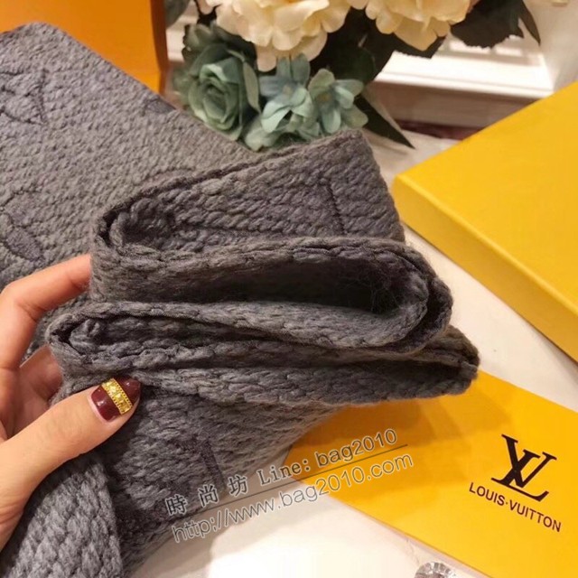 Louis Vuitton秋冬新款灰色毛線女士圍巾 路易威登經典Monogram大花圖案和路易威登首字母字樣圍巾  mmj1724